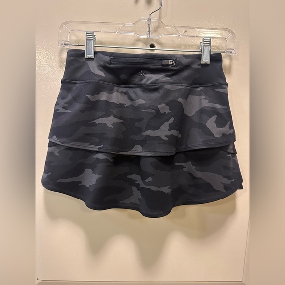 Athleta Girl Camo Lux Swing Skort , size M/8-10 - Picture 6 of 8
